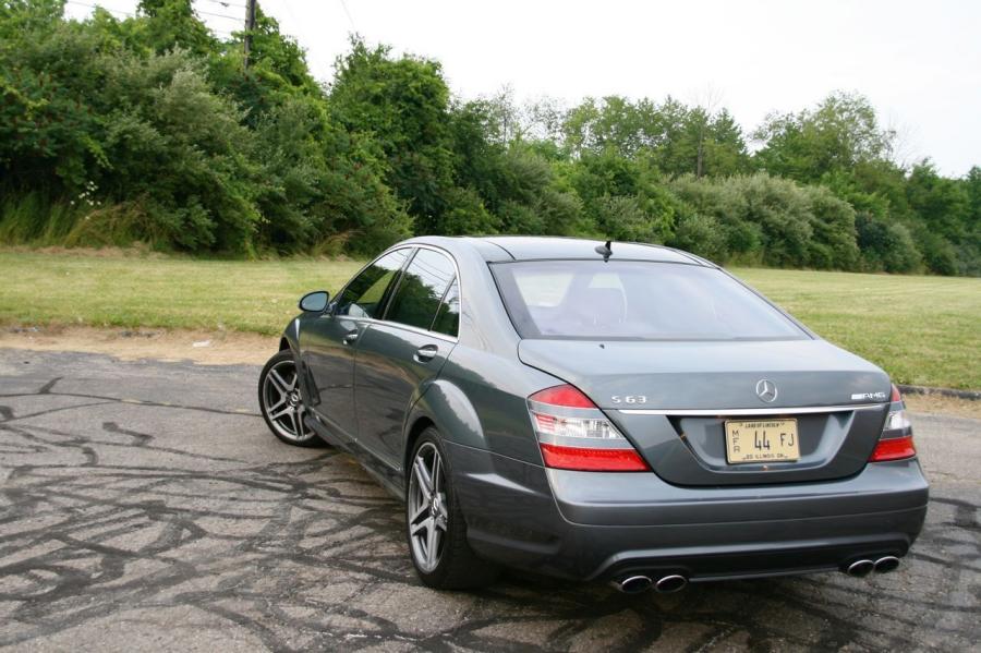  Mercedes-Benz S63 AMG 2008 года  (фото 19 из 42)